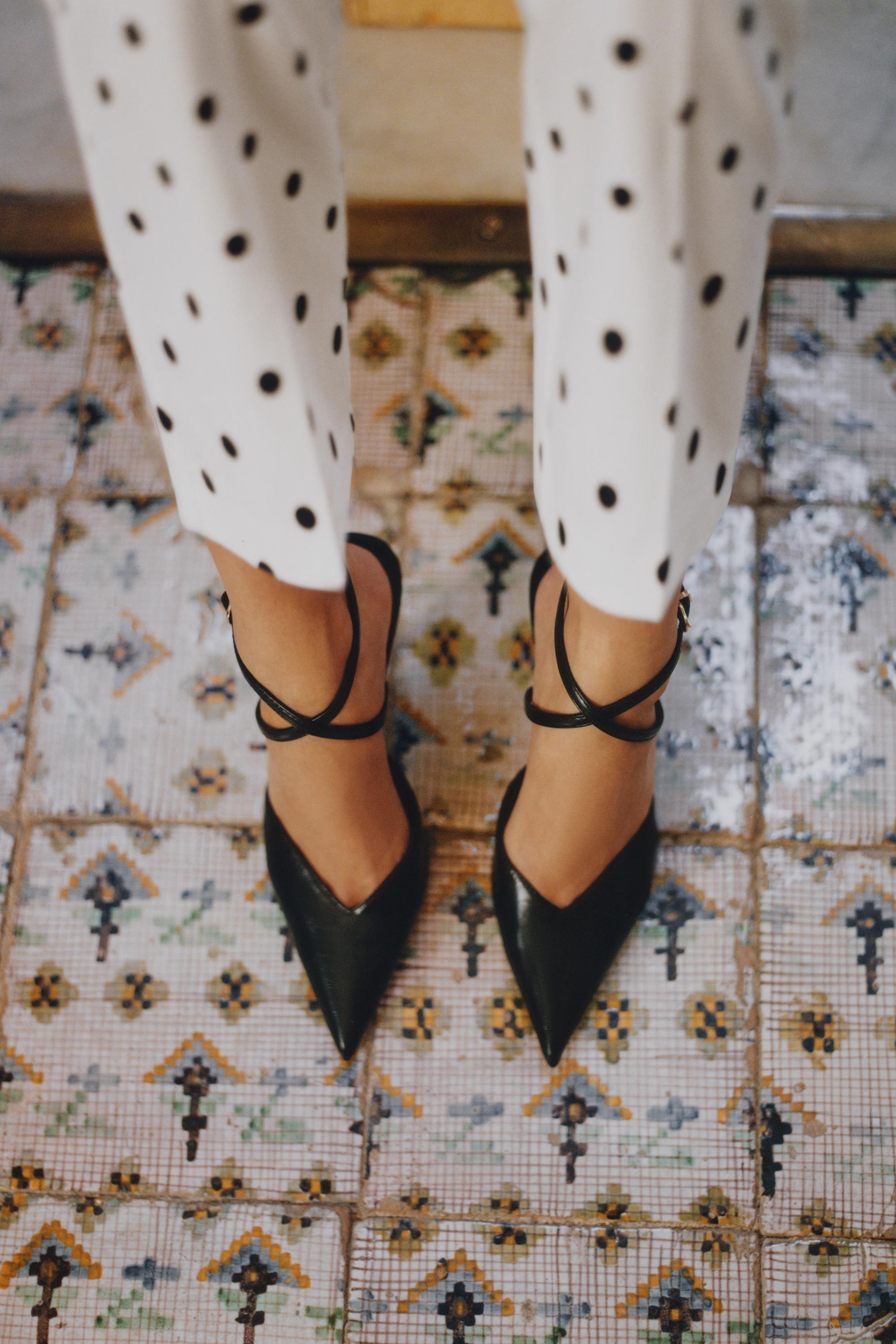 POINTED TOE SLINGBACK HEELS